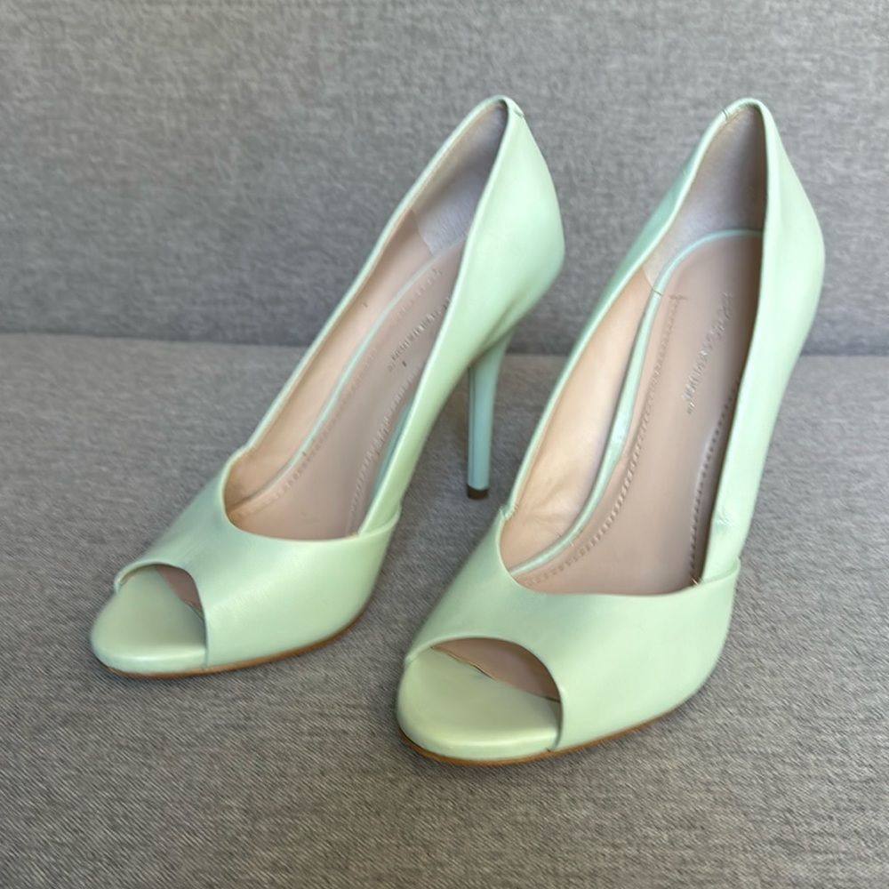 BSBG Mint peep toe pumps